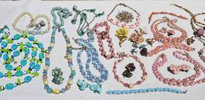 lot 93 image: Sparklers Pink to Blue Vintage Jewelry Collection