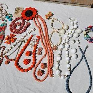 lot 98 image: Summery Turquoise Blue to Coral Jewelry Collection