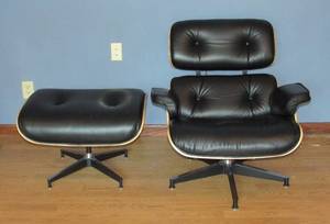 lot 1 image: Eames chair & ottoman