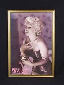 lot 4 image: Marilyn Monroe Bundle