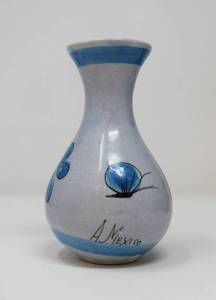 lot 61 image: International Vase grouping