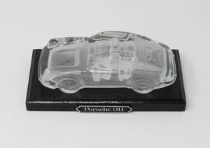 lot 73 image: crystal decor