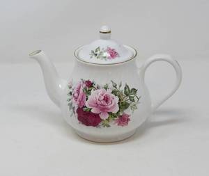 lot 83 image: serveware