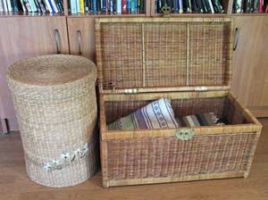 lot 113 image: Decorative Wicker storage chest, round wicker Basket