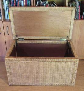 lot 114 image: Wicker blanket Chest