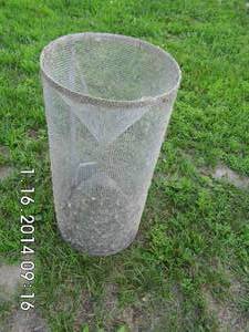 lot 6 image: Large cylinder style wire minnow live trap