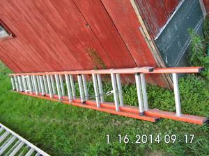 lot 9 image: 12ft Werner fiberglass extension ladder