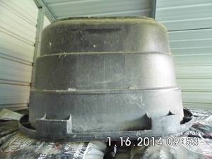 lot 16 image: Plastic water trough