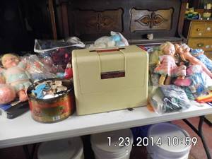 lot 209 image: Sewing machine with dolls and other craft supplies