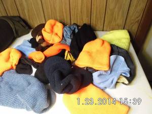 lot 253 image: A pile of hats