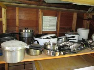 lot 322 image: Kitchen cookware, bakeware, more