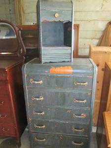 lot 101 image: Vintage 5-drawer Highboy Dresser