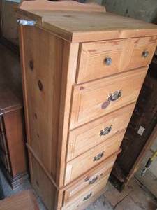 lot 111 image: Tall and thin wood 6-drawer dresser