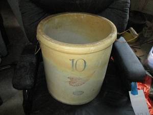 lot 123 image: 10-Gallon Red Wing stoneware Crock