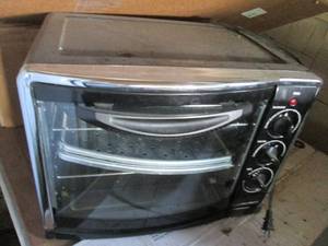 lot 132 image: Hamilton Beach toaster oven