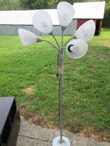 lot 144 image: Multi-head gooseneck floor lamp