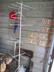lot 147 image: retail display rack