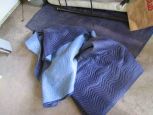 lot 159 image: 3-heavy Quilted moving blankets