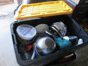 lot 168 image: 27-gallon covered tote full of kitchen cookware