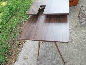 lot 176 image: Vintage folding sewing machine table
