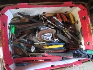 lot 33 image: Fruit box flat full of assorted hand tools