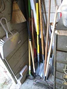 lot 36 image: Corner lot of long handle gardening tools