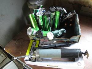 lot 40 image: Automotive Grease gun plus