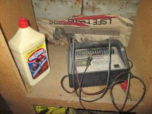 lot 48 image: Shipn Shore 10 amp marine battery charger