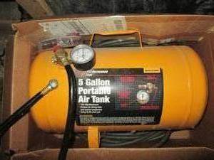 lot 56 image: Portable airtank with hose