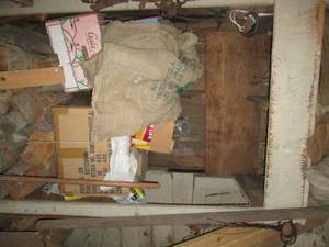 lot 74 image: Content of indoor lean-to