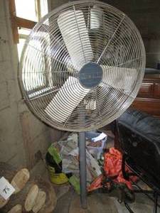 lot 80 image: Heavy duty industrial Patton air circulator