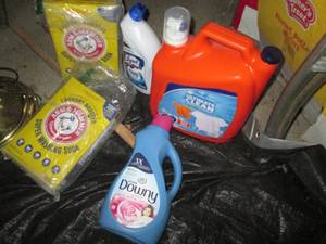 lot 83 image: Assortment of laundry detergents