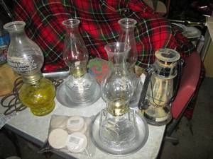 lot 89 image: Lot of Vintage oil lamps plus