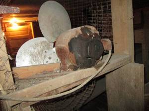 lot 391 image: Large electric fan