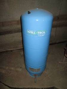 lot 394 image: Well pressure tank