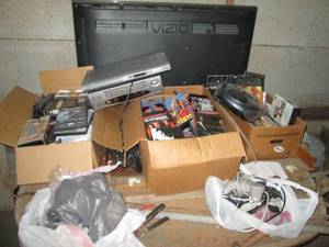 lot 398 image: Lot of electronics and movies
