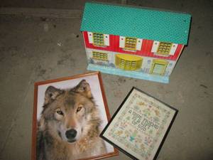 lot 400 image: Art and vintage doll house