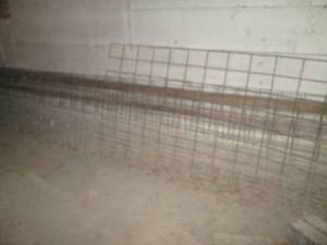 lot 408 image: Sheets of metal fencing mesh