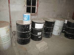 lot 410 image: Lot of metal barrels
