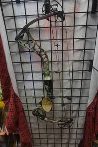lot 1 image: Bowtech Destroyer 350 Compound Bow RH