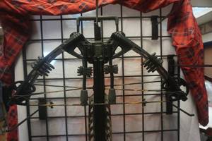lot 2 image: Ten Point Cross Bows Center Point Model Whisper Tormentor 380 Cross Bow