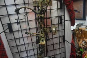 lot 3 image: Bear Archery Model Anarchy Compound Bow Package LH