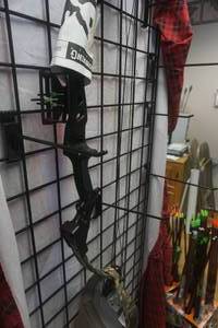 lot 5 image: Browning Micro Midas 3 Compound Bow