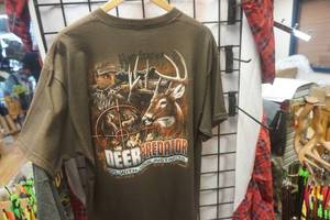 lot 12 image: Deer Predators Themed T-Shirt