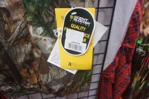 lot 15 image: Scent Blocker Brand Ultra Light Advantage Camo Scent Eliminating Hunting Pants
