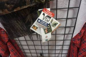 lot 17 image: Scent Lok Micro Suede Mossy Oak Camo Scent Hunting Pants