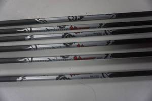 lot 39 image: 6 - Carbon Express Mutiny 250 Carbon Arrows