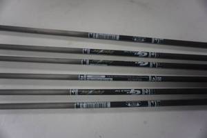 lot 41 image: 6 - Gold Tip Lightning Carbon Target Arrows