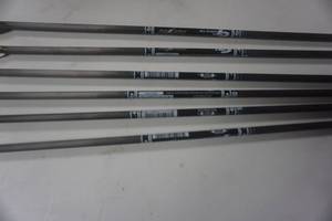 lot 43 image: 6 - Gold Tip Lightning Carbon Target Arrows