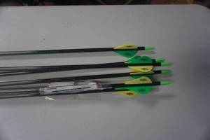 lot 45 image: 6 - Easton Carbon Storm Arrows